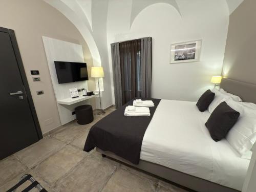 Standard Double or Twin Room image 10