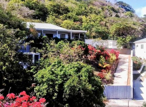 Moonrise Loft Two bedroom house each with en suite bathroom Five min drive to Falmouth Harbor in Freemans Village