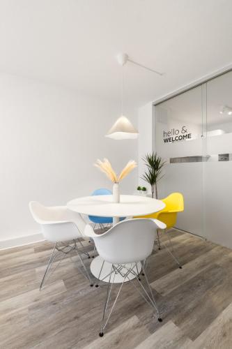 Cozy Cologne Premium Apartment with free parking! NEW!, Кёльн (фото 8)