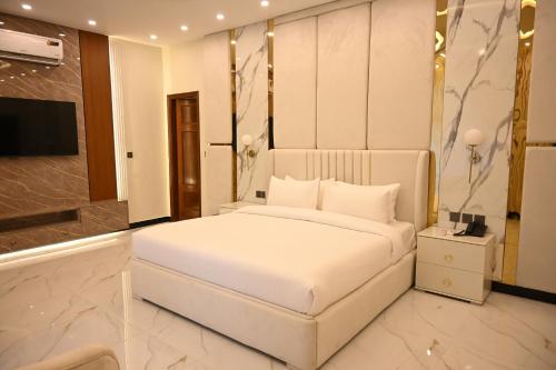 Ariston Suites - image 3