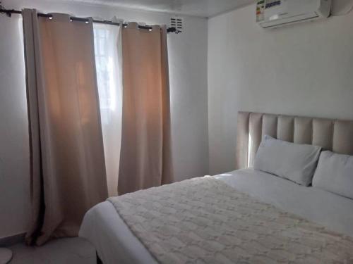 KEG Apartment, Ливингстон