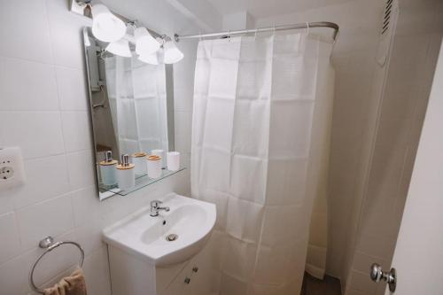 One-Bedroom Apartment image 9