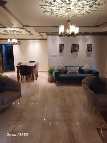 الفيروز شقه فندقيه الفيوم دله in Senoures