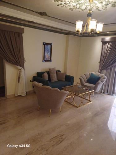 الفيروز شقه فندقيه الفيوم دله in Senoures
