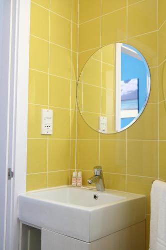 Hotel Made Inn - image 7