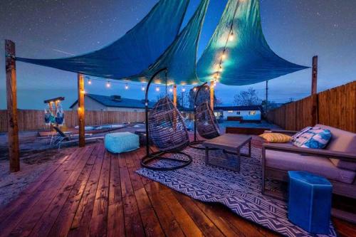 Mountain View Home Hot Tub, Game Room & Fire Pit in Yucca Valley, USA