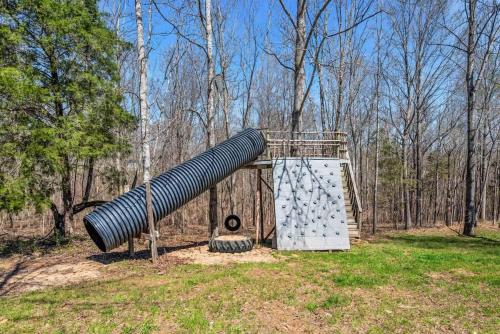The Den at J-Barn - Secluded Retreat - image 2