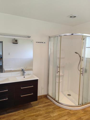 Shower, Cozy 1 安逸舒适小屋 in Mairehau