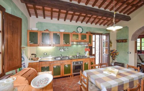кухня, Awesome Home In Barga in Барга