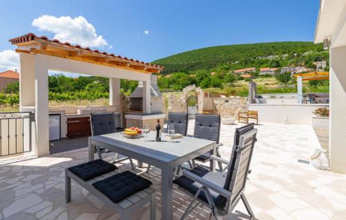 Viesnīcas āriene, Pet Friendly Home In Svib in Svib