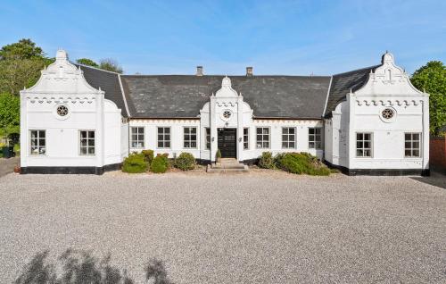 Lovely Home In Lunderskov With Wifi · Vamdrup