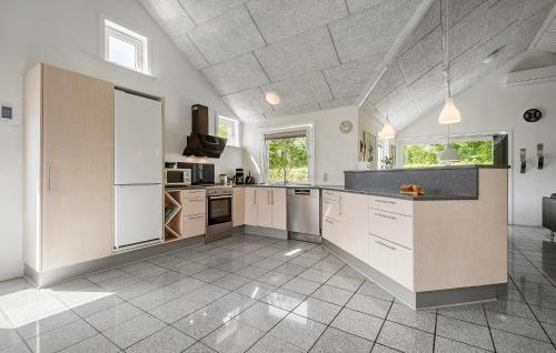 Kitchen, 3 Bedroom Nice Home In Hemmet in Falen
