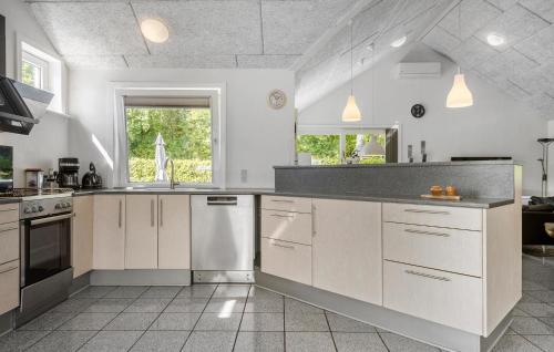 Kitchen, 3 Bedroom Nice Home In Hemmet in Falen