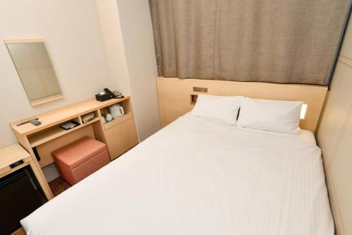 Standard Double Room image 6