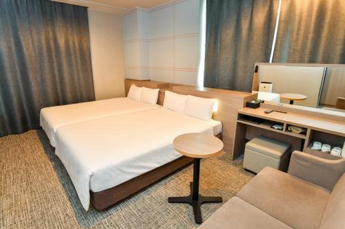 Deluxe Twin Room with Station View image 6