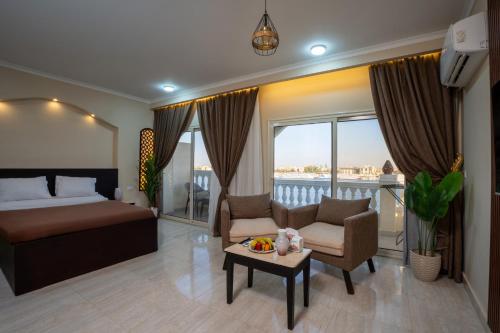 ルクソール Nile Crown Luxor 4つ星 ホテル スイート