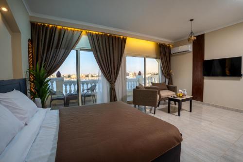 ルクソール Nile Crown Luxor 4つ星 ホテル スイート