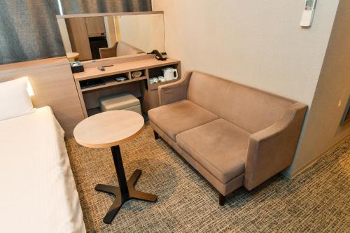 Deluxe Twin Room with Station View image 5