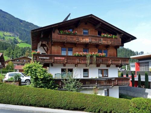 Apartment in Fügen near Spieljoch Ski Lift, Fügen