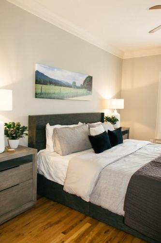Sprawling Sylvan Park Estate - image 5
