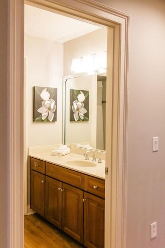 Sprawling Sylvan Park Estate - image 3
