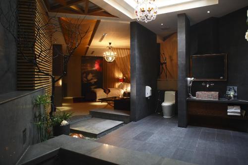 Bathroom, Dryad Motel in Guiren District