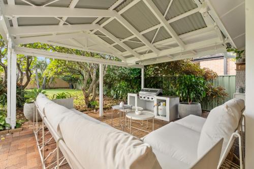 Faciliteiten, Modern Coastal 4 Bedroom house in paradise, walk to beach and rockpools, large yard in Anna Bay