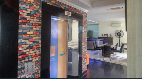 Lynt Hotel Makassar – Makassar, CA