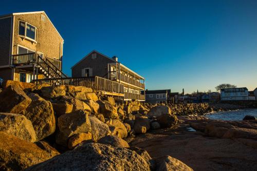 Bearskin Neck Motor Lodge