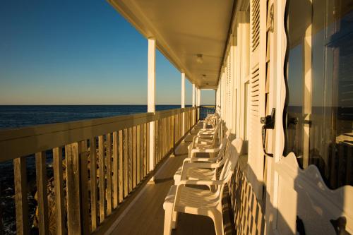 Bearskin Neck Motor Lodge - image 14