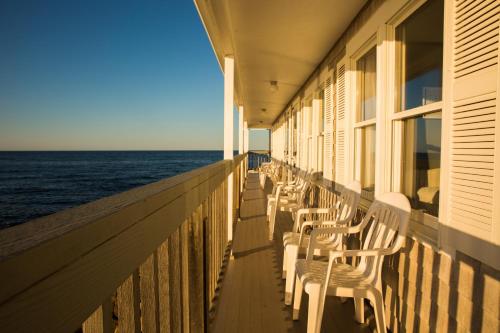 Bearskin Neck Motor Lodge - image 6
