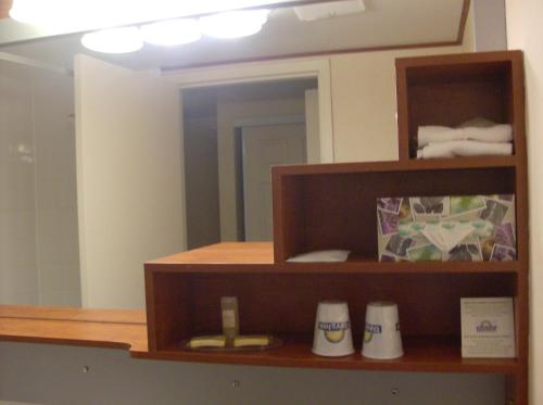Deluxe Queen Room - Non-Smoking image 3