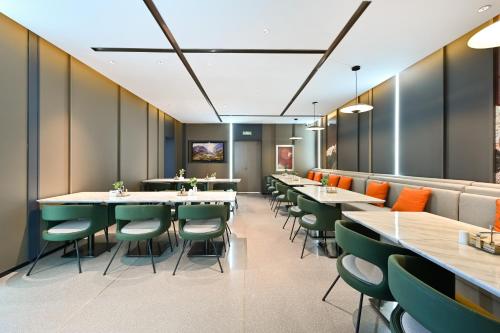 Restaurant, Atour Hotel Beijing West Station Liuliqiao in West Railway Station