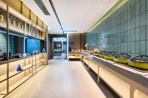 Restaurant, Atour Hotel Beijing West Station Liuliqiao in West Railway Station