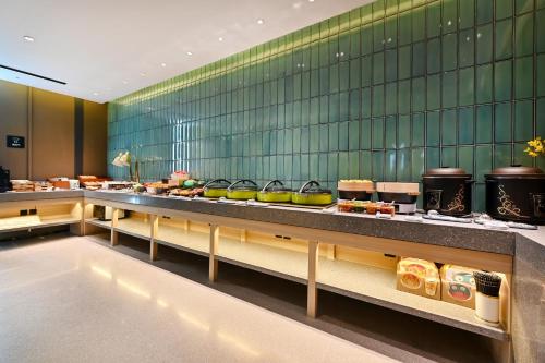 Restaurant, Atour Hotel Beijing West Station Liuliqiao in West Railway Station