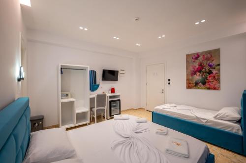Deluxe Triple Room room in Feniks Hotel