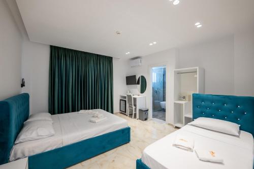 Deluxe Triple Room image 9
