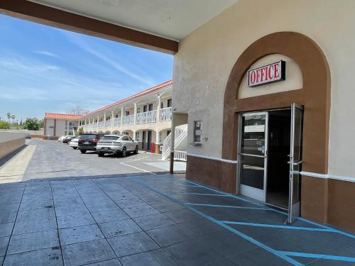 Diamond Inn in North Hills, USA