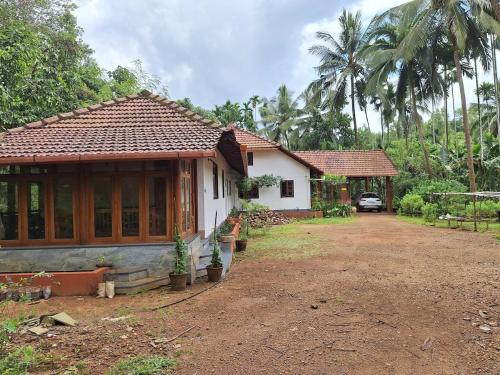Viesnīcas āriene, Cozy Scenic Farmhouse Retreat in Bantwal