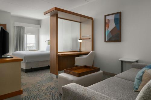 1 king bed, 1 sofa bed