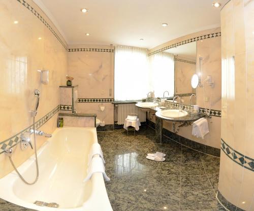 room detail thumbnail 2