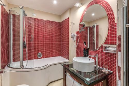 room detail thumbnail 2