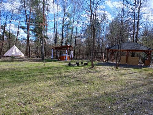Jurty i namioty w Lesie KotfaLas Glamping Świętokrzyskie-SPA