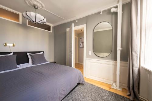 180SQM NEW Luxury Apt - City Center - Located on Largest Shopping Street! - image 5