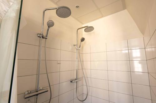 180SQM NEW Luxury Apt - City Center - Located on Largest Shopping Street! - image 2