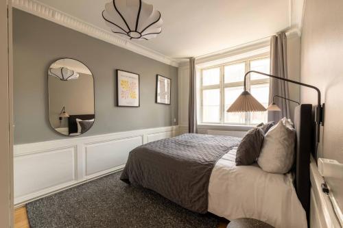 180SQM NEW Luxury Apt - City Center - Located on Largest Shopping Street! - image 8