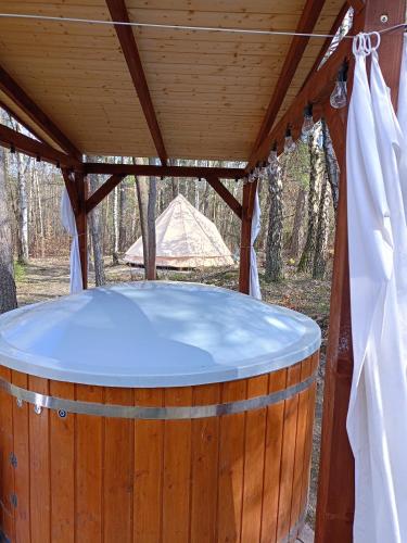 Jurty i namioty w Lesie KotfaLas Glamping Świętokrzyskie-SPA