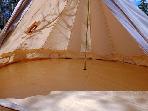 Jurty i namioty w Lesie KotfaLas Glamping Świętokrzyskie-SPA