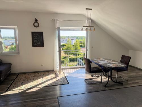 Surrounding environment, Wunderschone und helle Wohnung in Buttelborn