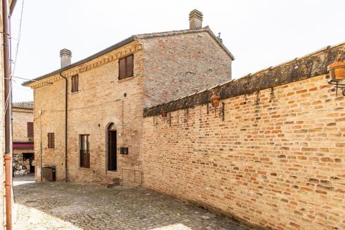 GuestHost - Gradara Comfy Apartments, Градара (фото 10)